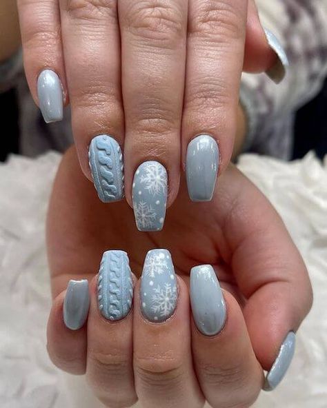 Looking for trendy winter blue nail designs? Check this post for the chicest 50+ blue winter nails, including navy blue winter nails, icy blue winter nails, baby blue winter nails, and more to copy directly. Light Blue Winter Nails, Nail Materials, Nail Art Bleu, Wonder Forest, Pretty Fingers, Light Blue Nails, Baby Blue Nails, Purple Nail Polish, Holiday Nail Designs