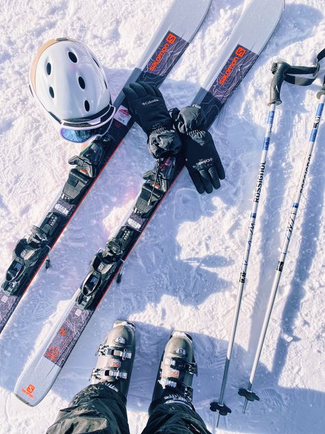 ski aesthetic, skiing, ski vibes, snowboarding, colorado, rocky mountains, ski equipment Snowboarding Colorado, Skiing Equipment, Aesthetic Burgundy, Aesthetic Skiing, Outfit Ski, Ski Vibes, Colorado Rocky Mountains, Ski Aesthetic, Ski Clothes