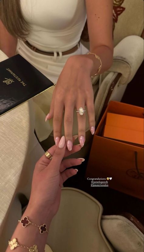 Cartier With Engagement Ring, Diamond Ring Aesthetic, Dream Wedding Ring, Future Engagement Rings, Luxe Jewelry, Dream Engagement, Dream Engagement Rings, Future Lifestyle, Classy Jewelry