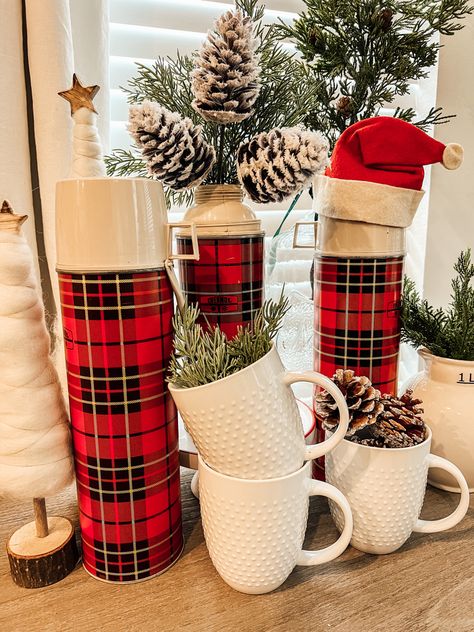 Rustic Ski Lodge Decor, Thermos Ideas, Vintage Thermos Decor, Plaid Thermos, Camping Christmas, Shallow Shelves, Ski Lodge Decor, Vintage Picnic Basket, Vintage Thermos