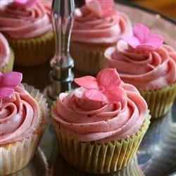 This strawberry frosting is made with real strawberries for an authentically flavored and colored cupcake topping. Strawberry Frosting Recipes, Cupcake Toppings, Strawberry Icing, Icing Recipes, Strawberry Frosting, Strawberry Cream Cheese, Cupcake Frosting, Frosting Recipe, Icing Recipe