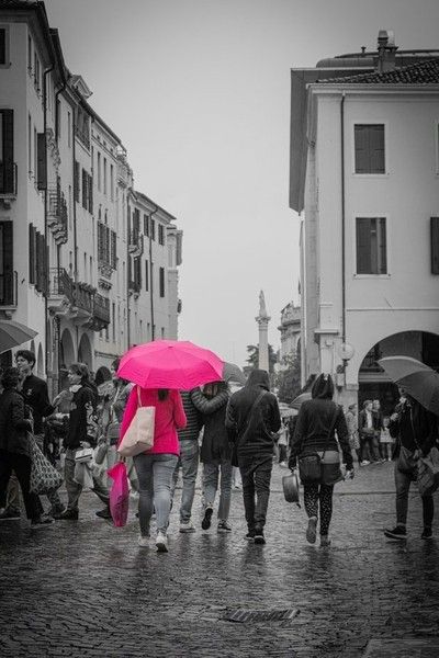 Join the Selective Colour Photo Challenge - VIEWBUG.com Selective Color Photos, Selective Colour Photography, Value In Photography, Rhythm Photography, Visual Elements Of Art, Final Piece Ideas, Selective Color Photography, Photography Elements, Street Photography Urban