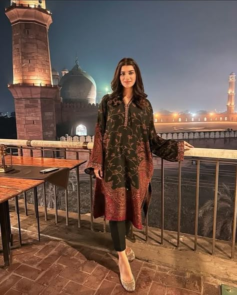 Pakistani Fashion Casual, Casual Indian Fashion, Desi Fashion Casual, Pakistani Fancy Dresses, Pakistani Dresses Casual, Pakistani Fashion Party Wear, Beautiful Pakistani Dresses, Traditional Indian Outfits, My Favourite Things