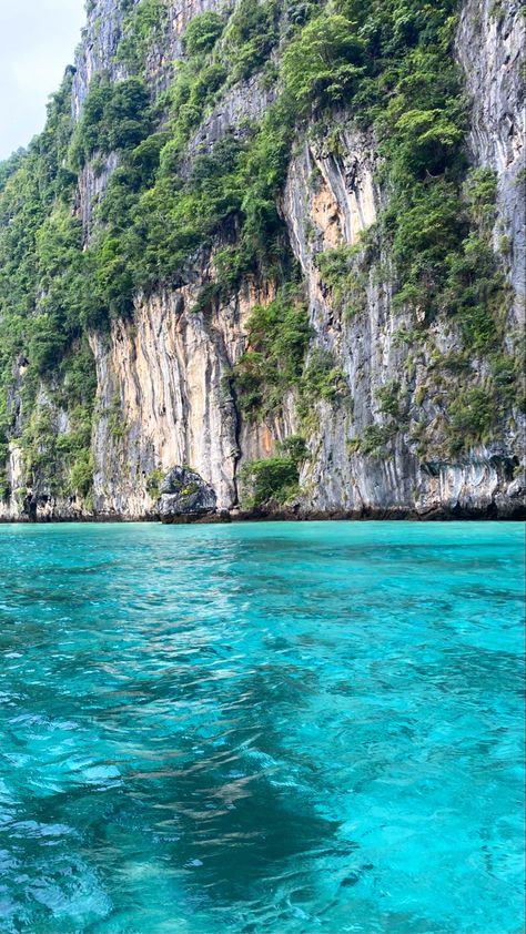 Pileh Lagoon Thailand, Vibe Good, Places To Visit In Thailand, Island Wallpaper, Koh Phi Phi, Wat Arun, Phi Phi Islands, Travel Vision Board, Phi Phi Island