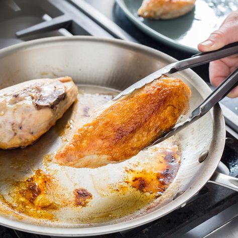 Salting and brining are the two best ways to achieve juicy, flavorful chicken. Here’s how to choose which one is right for your chicken recipe. Salt Brine For Chicken, Brine For Chicken, Brining Chicken, Chicken For Lunch, Whole 30 Chicken, Cooking Science, Skinless Boneless Chicken Breast, Pellet Smoker Recipes, Salt Brine