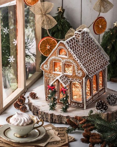 Cutest Gingerbread House, Classy Gingerbread House, Homemade Gingerbread House, Christmas Artist, Gingerbread House Designs, Gingerbread House Cookies, Gingerbread Village, Gingerbread Christmas Decor, Gingerbread House Decorations