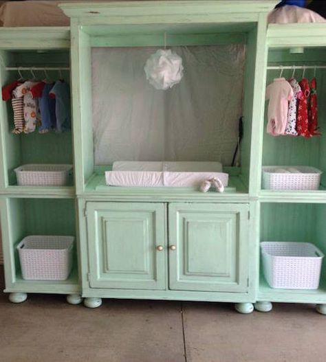 This is a re-purposed entertainment center. Doesn't it make a cute baby changing station? Great idea! Old Entertainment Centers, Entertainment Center Makeover, Entertainment Center Redo, Baby Changing Station, Entertainment Center Shelf, Baby Changing Table, Entertainment Center Repurpose, Diy Bebe, Entertainment Stand