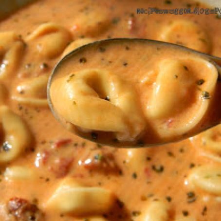 Slow Cooker Soup Recipes Easy, Soup Recipes With Ground Beef, Creamy Tomato Tortellini Soup, Creamy Tomato Tortellini, Soup Recipes Easy, Soup Recipes Healthy, Tomato Tortellini, Tomato Tortellini Soup, Chicken Tortellini Soup