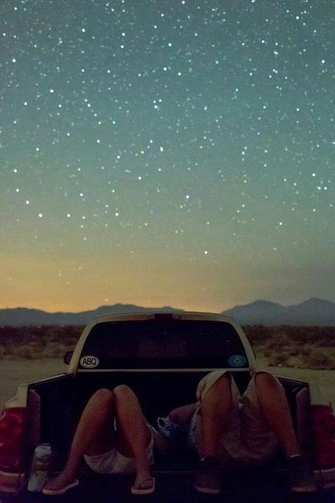 50 Unique and Really Fun Date Ideas for Couples Truck Bed Date, Paris Bucket List, London Travel Guide, Dream Dates, Romantic Date Night Ideas, Spring Date, Cute Date Ideas, Country Girl Style, Sleeping Under The Stars