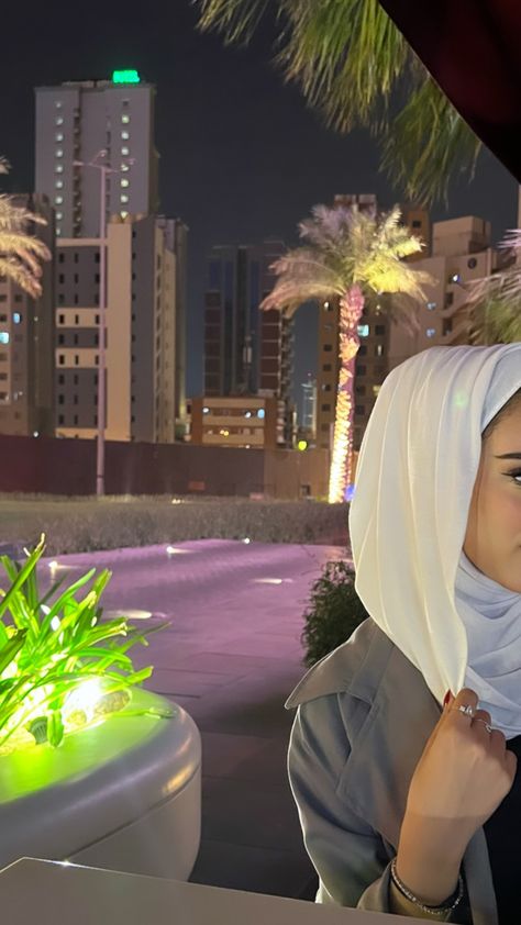 Kuwait Hijab Style, Kuwaiti Hijab Outfit, Kuwaiti Girl Aesthetic, Kuwaiti Girl Style, Kuwait Aesthetic, Kuwait Girls, Kuwaiti Girl, Khaleeji Aesthetic, Kylie Jenner Lipstick