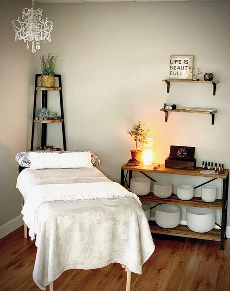 Reiki Healing Room, Home Massage Room, Spa Space, Zen Room Decor, Massage Room Design, Massage Room Decor, Massage Therapy Rooms, Home Spa Room, Reiki Room