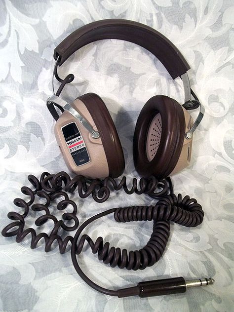 Sold Vintage REALISTIC CUSTOM PRO Stereo Headphone Made in USA #Realistic Headphones With Antenna, 1980s Headphones, Weird Headphones, Vintage Headphones Aesthetic, 90s Headphones, 90s Objects, Old Headphones, Dan Cain, Vintage Headphones