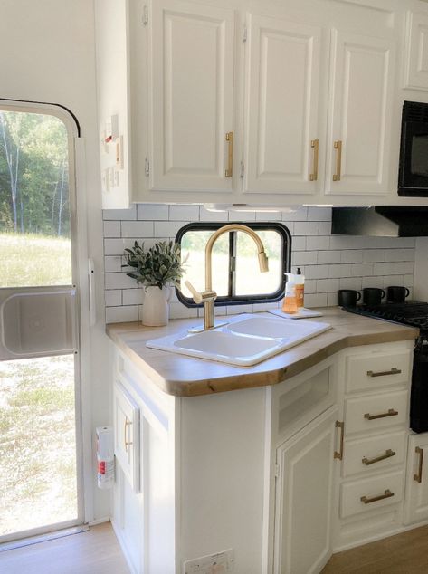 Glamper Camper, Rv Interior Remodel, Fifth Wheel Campers, Camper Kitchen, Camper Trailer Remodel, Vintage Camper Remodel, Diy Camper Remodel, Rv Makeover, Trailer Living