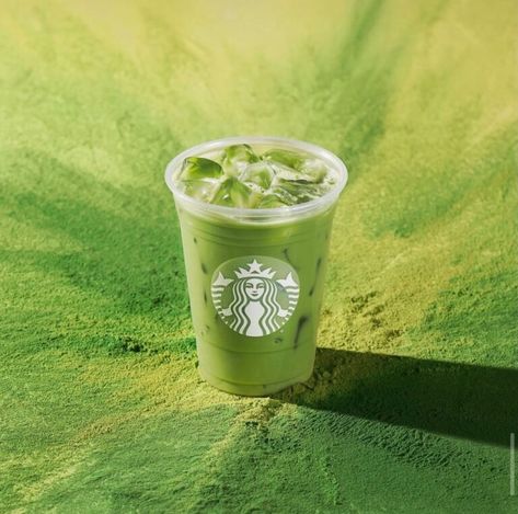 Iced Pineapple Matcha Matcha green tea, with flavors of pineapple and ginger along with coconutmilk and ice makes a delicious beverage that will uplift your day. Starbucks Poster, Very Berry Hibiscus Refresher, Matcha Lemonade, Starbucks Art, Matcha Aesthetic, Green Tea Drinks, Beverage Poster, Starbucks Card, Coffee Starbucks