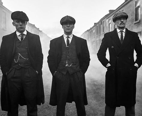 The Shelby Brothers! 🔥🔥🔥 . . . . . .  #thomasshelby #tommyshelby #tommyshelbybr #netflix #series #homens #peakyblinders… Peaky Blinders, Hats