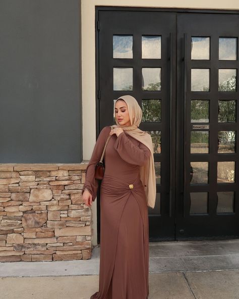 Mina | Never seen a brown dress I didn’t like 🤎 Eid Mubarak my loves ✨ | Instagram Brown Dress, Eid Mubarak, Casual Looks