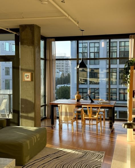 American Apartment, Modern Loft Apartment, Workspace Aesthetic, House Fever, Apartment View, American Interior, Diy Living Room Decor, Diy Living Room, Modern Loft