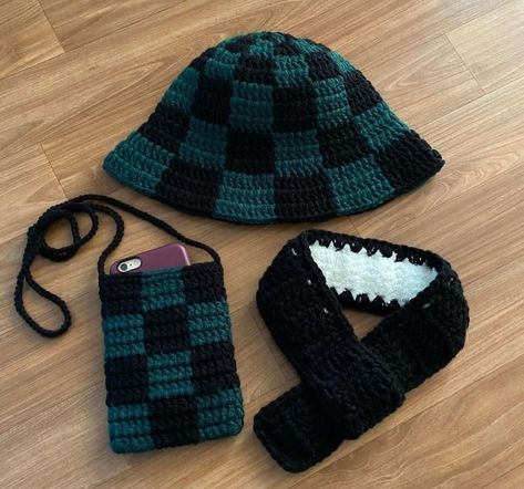 Crochet Anime Bag, Anime Crochet Ideas, Crocheting Gifts, Craft Aesthetic, Fast Crochet, Crochet Aesthetic, Beginner Crochet Tutorial, Bags Patterns, Crochet Bucket Hat