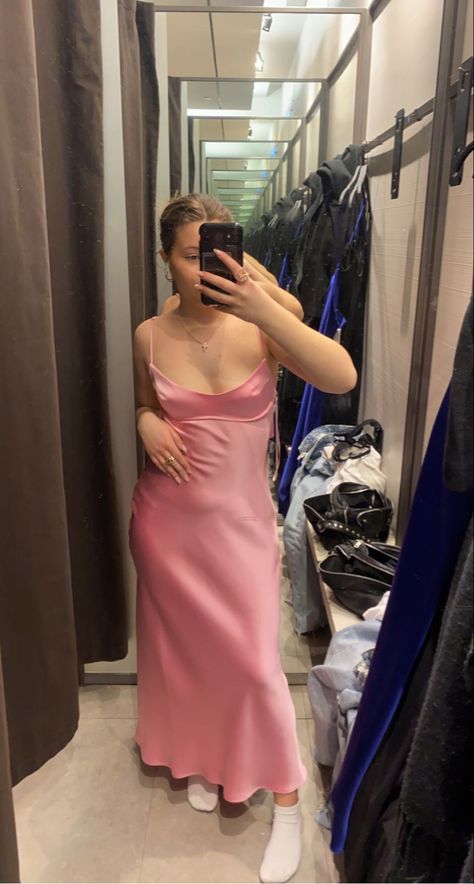 Long Pink Slip Dress, Long Silk Pink Dress, Satin Dress Aesthetic, Pink Zara Dress, Models Dresses, Zara Pink Dress, Pink Dress Outfits, Zara Slip Dress, Fall Fashion Coats