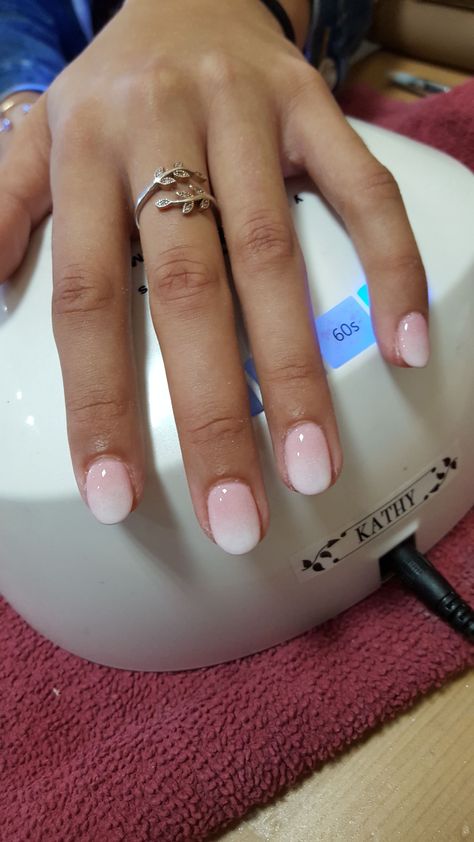 SNS Dipping Powder Ombre Rose & Blanc! #SNSDipping Powder, #ombrenail, #dippingpowderombre, #pinkandwhite, #dippingpowder, Pink And White French, Valentine Nails Pink, Sns Nails Colors, Metallic Nail Art, Unghie Sfumate, Chrome Nail Powder, Pink Ombre Nails, Sns Nails, Nail Designs Valentines