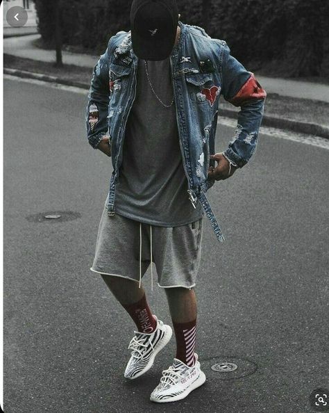 Yeezy Boost 350 Outfit, Yeezy Outfit, Mens Shorts Outfits, Men With Street Style, Streetwear Mode, Short Men Fashion, Streetwear Summer, Outfit Grid, Yeezy 350