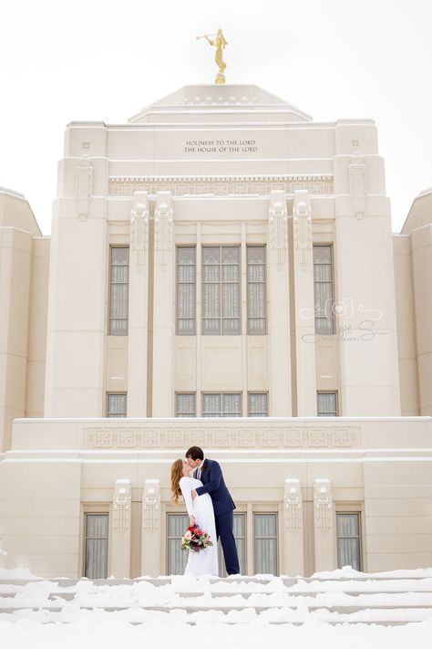 Meridian Temple, Groom With Groomsmen, Light Pink Wedding Dress, Temple Wedding Photos, Mormon Wedding, Wedding Lds, Lds Temple Wedding, Photo Checklist, Casual Grooms