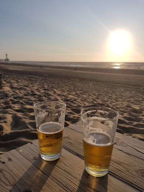 Beer On The Beach Aesthetic, Cold Beer Aesthetic, Beer Aesthetic Drinking, Beer Aesthetics, Drinking At The Beach, Beer At The Beach, Beer On The Beach, Au Characters, Beer Aesthetic