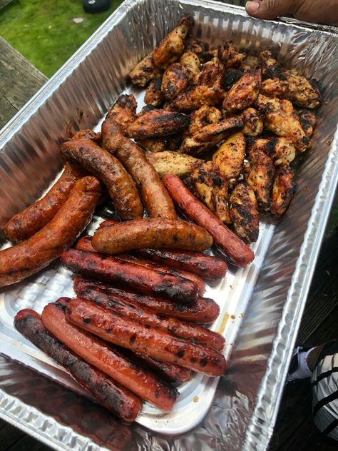 Black Bbq Aesthetic, Cookout Aesthetic Black, Bbq Black People, Black People Cookout Food, Cookout Food Ideas Black People, Black Cookout Aesthetic, Black Cookout Food, Birthday Party Food Black People, Party Food Black People