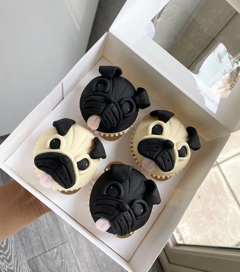 Black Dog Cake, Desserts For Dogs, Cupcake Birthday, Pug Birthday Cake, Pug Cupcakes, Cake Dog, Pug Cake, Ruby Cake, Cupcake Tutorial