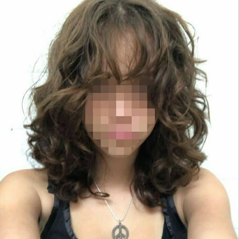 Midlength Haircuts Shaggy, Shaggy Layers Wavy Hair, Shaggy Short Hair With Bangs Curly, Short Butterfly Haircut Curly, Short Curly Layers With Bangs, Grunge Wavy Hair, Rocker Curly Hair, Layered Short Curly Hair With Bangs, Neck Length Curly Hairstyles