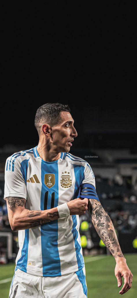 Angel Di María Wallpaper 4K https://twitter.com/j4vibenitez/status/1800023460476826101?s=19 Seleccion Argentina Wallpaper, Messi Crying, Argentina Wallpaper, Argentina Players, Soccer Poses, Argentina Football Team, Messi World Cup, Cr7 Vs Messi, Salah Liverpool