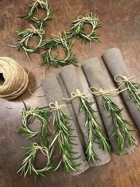 Christmas Buffet Decorating Ideas, Xmas Napkin Rings, Rosemary Table Decor, Rosemary Centerpiece Ideas, Buffet Decorating Ideas, Lunch Table Settings, Using Rosemary, Dinner Table Set Up, Green Table Settings