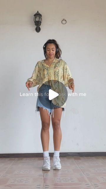 Teddy Dance, Shuffle Dance Tutorials, Footwork Tutorial, Shuffle Tutorials, How To Shuffle Dance, Shuffle Dance, Easy Dance, Rad Clothes, Dance Basics