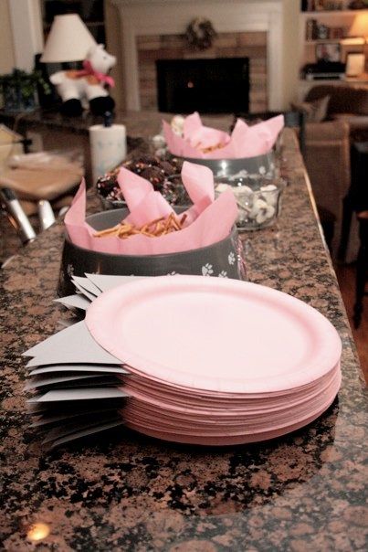 paper plate idea. saves plates because no one walks off with two, guest time because they don't have to eel them apart, and mass frustration from everyone else Kitten Birthday Party, Cat Themed Parties, Cat Themed Birthday Party, Kitten Party, Kitten Birthday, Cat Birthday Party, Kitty Party, 6th Birthday Parties, Cat Party