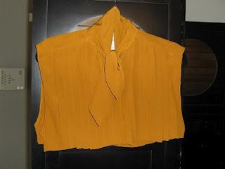 Cut a thrift store blouse to create an instant collar (dickie), no sewing required. Diy Dickies How To Make, Diy Dickie Collars, Refashion Collared Shirt, How To Make A Dickie Collar, Collar Under Sweater, Cutaway Collar Dress Shirt, Collarless Shirt, Old Shirts, Fashion Project