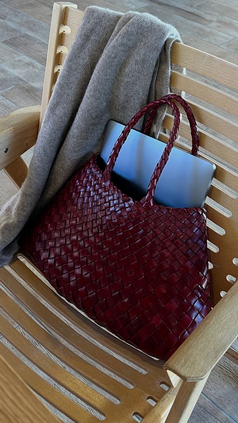 summer tote bag, raffia bag, woven bag, purse must have items, spring bag, red bag Dragon Diffusion Bag, Dragon Diffusion, Sac Tote Bag, Woven Leather Bag, Bag Obsession, Fall Fits, Pretty Bags, Cute Bags, Woven Bag