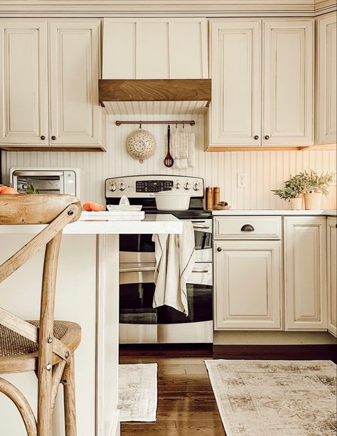 White Cottage Kitchen, Stove Decor, Cottagecore Living, Cottagecore Kitchen, Cozy Cottagecore, Cottages And Bungalows, Kitchen Refresh, Cozy Fall Decor, Open Kitchen Shelves