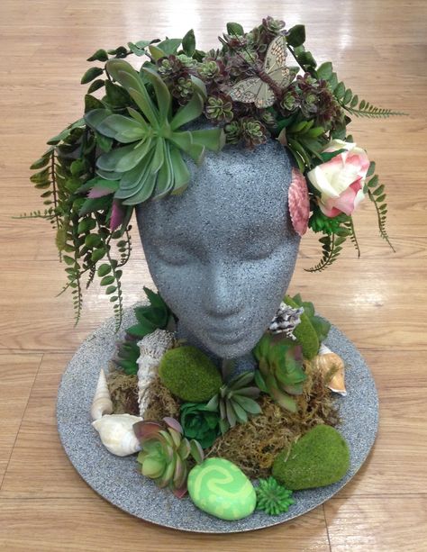 Te Fiti style arrangement of stone painted styrofoam head with succulents and shells. Flower Mannequin Display, Styrofoam Head Crafts, Wig Forms, Foam Head Art, Mannequin Head Art Ideas, Foam Head Ideas, Styrofoam Head Ideas, Styrofoam Head Art, Candles Bathroom