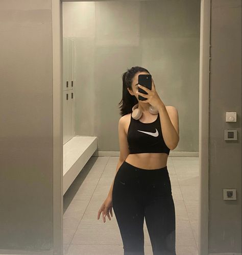 after gym Mirror Selfie After Workout, Gym Mirror Selfie Female, Gym Selfie Female, Workout Poses, Workout Status, Gym Selfies, 30 Day Workout Plan, Gym Mirrors, Gymwear Outfits