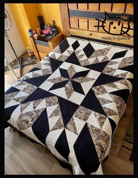 Quilts For Beds, King Size Quilts, Black And White Quilt, Bed Quilt Patterns, Patchwork Quilting Designs, Christmas Ornaments Patterns, Quilt Blocks Easy, Panel Quilt Patterns, Black And White Quilts