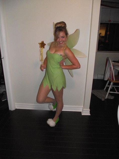 Tinker Bell Hairstyles, Tinker Bell Makeup, Fantasia Tinker Bell, Tinker Bell Hair, Adult Costumes Diy, Bell Costume, Tinkerbell Costume, Craft Bells, Belle Hairstyle