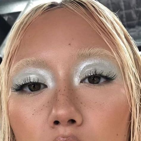 White Eyebrows Makeup, White Lashes Makeup, White Lashes, White Eye Makeup, White Eyelashes, Fashion Moodboard, Instagram Famous, Make Up Inspo, Instagram White