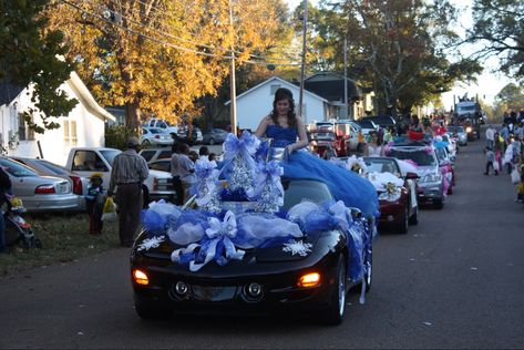 Car Decorations Ideas, Hoco Court, Car With Lights, Christmas Car Decorations, Loyalty Quotes, Car Decor Ideas, Season Decorations, Car Decorating, Homecoming Parade