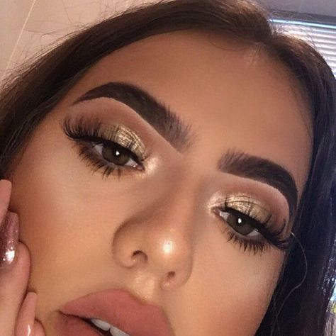 Christmas Makeup Ideas, Make Up Diy, Graduation Hair, Video Makeup, Makeup Sephora, Prom Makeup Looks, Formal Makeup, Smink Inspiration, Gold Eyeshadow