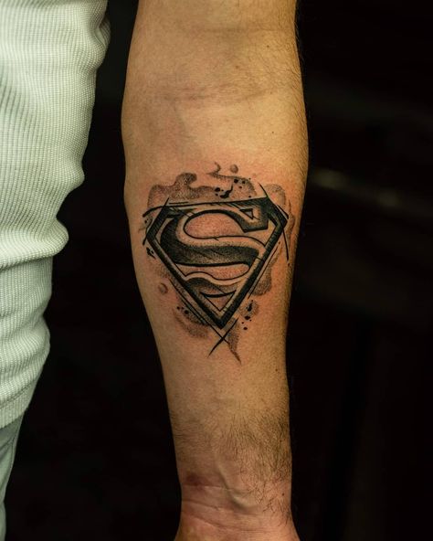 Black Superman Tattoo -florin_miclea Superman Logo Tattoo, Superman Tattoo, Superman Tattoos, Superman Images, Superman Drawing, Black Superman, Tattoo Black And White, Superman Logo, Tattoo Black