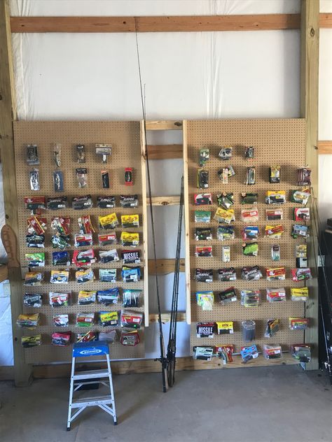 Peg board for fishing storage Fishing Tackle Organization Garage, Fishing Equipment Storage Ideas, Fishing Work Bench, Fishing Storage Ideas, Fishing Organization Ideas, Fishing Tackle Room, Fishing Shed, Gear Room Ideas, Garage Fishing