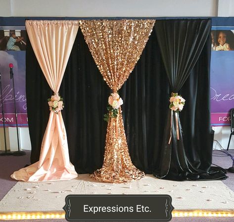 Blush, Rose Gold, & Black Backdrop Simple Diy Backdrop Ideas, Prom Entrance Ideas, Award Ceremony Decorations, Prom Backdrop Ideas, Quince Charro, Backdrop Draping, Promo 2023, Halloween Prom, Homecoming Decorations