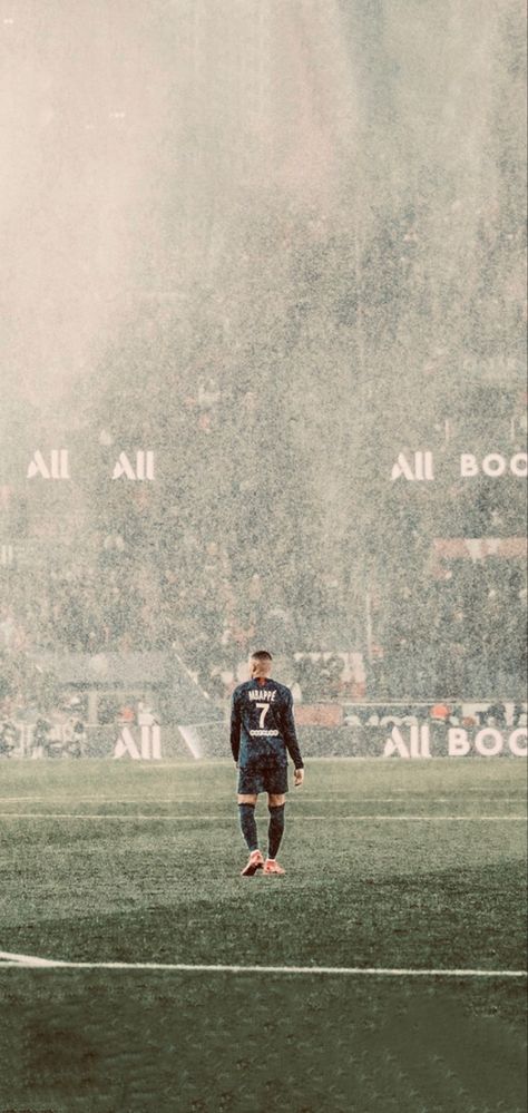 Dark Football Wallpaper, Rain Football, Soccer In The Rain, Lionel Messi Wallpapers, Rain Photo, Rain Wallpapers, Dark City, Sleeping Under The Stars, Football Wallpaper