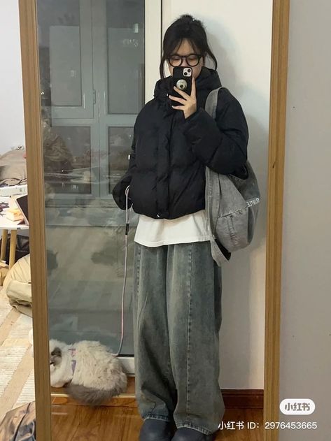 Cream Beanie Outfit, Acubi Fall Outfits, Korean Rainy Day Outfit, Nevertheless Outfit, Japanese Outfits Aesthetic, Acubi Winter, Korean Grunge Outfits, Puffer Jacket Outfit Winter Style, Black Puffer Jacket Outfit