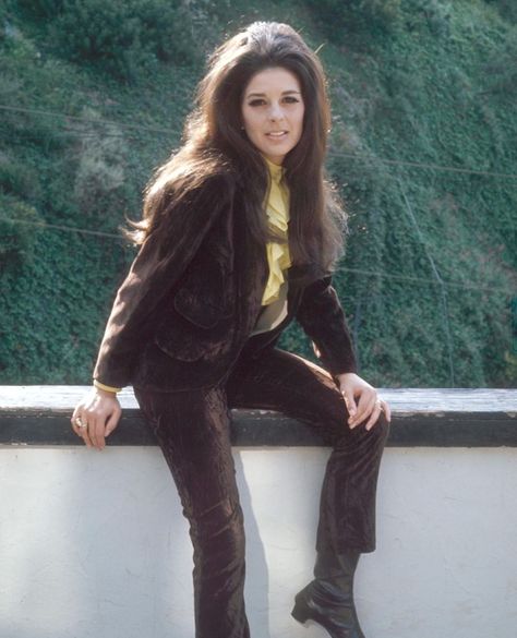 Bobbie Gentry Bobbie Gentry, Female Rock Stars, 60s Women, 70s Look, Outlaw Country, Loretta Lynn, Star City, Almost Famous, Iconic Women